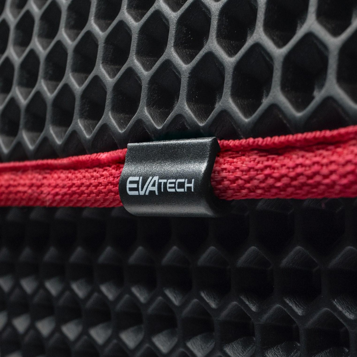 EVAtech tavaratilan järjestäjä PRO L 32x75x30 cm - musta / punaiset reunat EVAtech tavaratilan järjestäjä PRO L 32x75x30 cm - musta / punaiset reunat