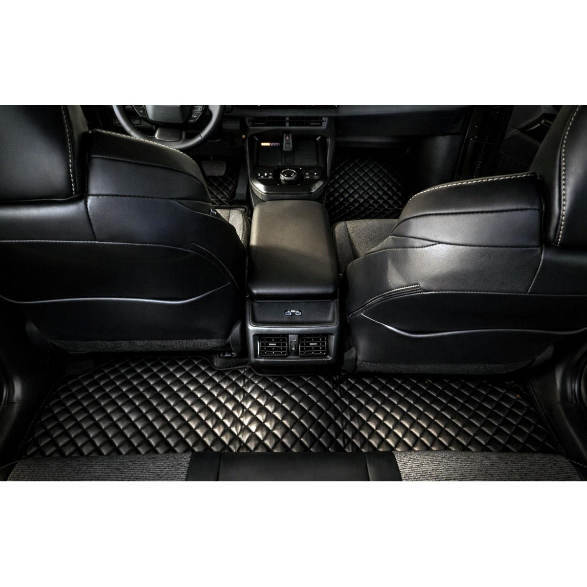 Eco-nahka matot QuiltyMats CHEVROLET SILVERADO 2014-2019 (Musta / mustat ompeleet)