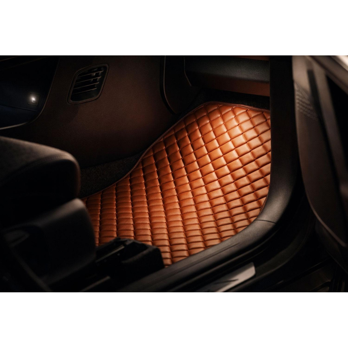 Eco-nahka matot QuiltyMats MG ZS vuodesta 2024 (Ruskea / ruskeat ompeleet)