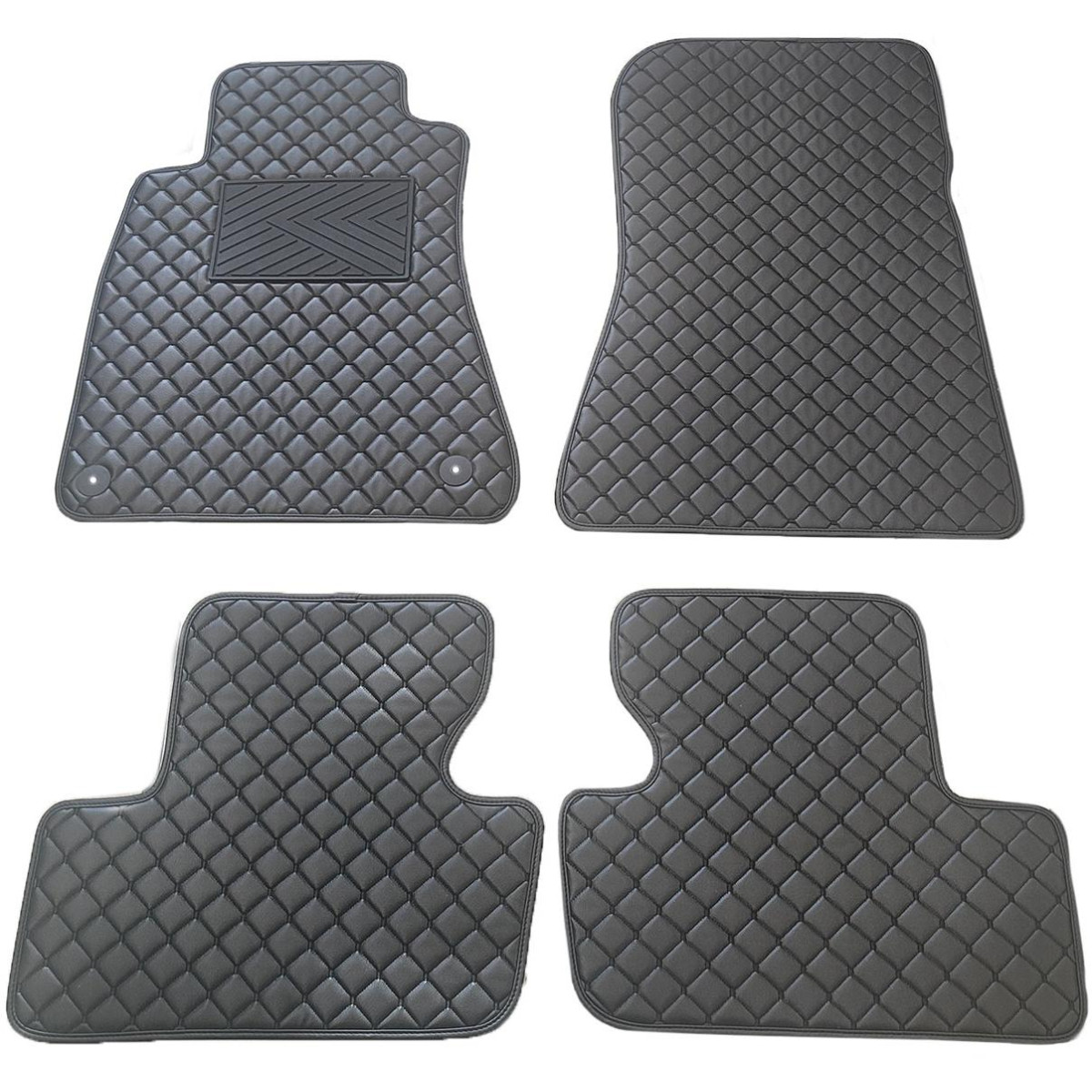 Eco-nahka matot QuiltyMats LEXUS IS 2005-2013 (Musta / mustat ompeleet)