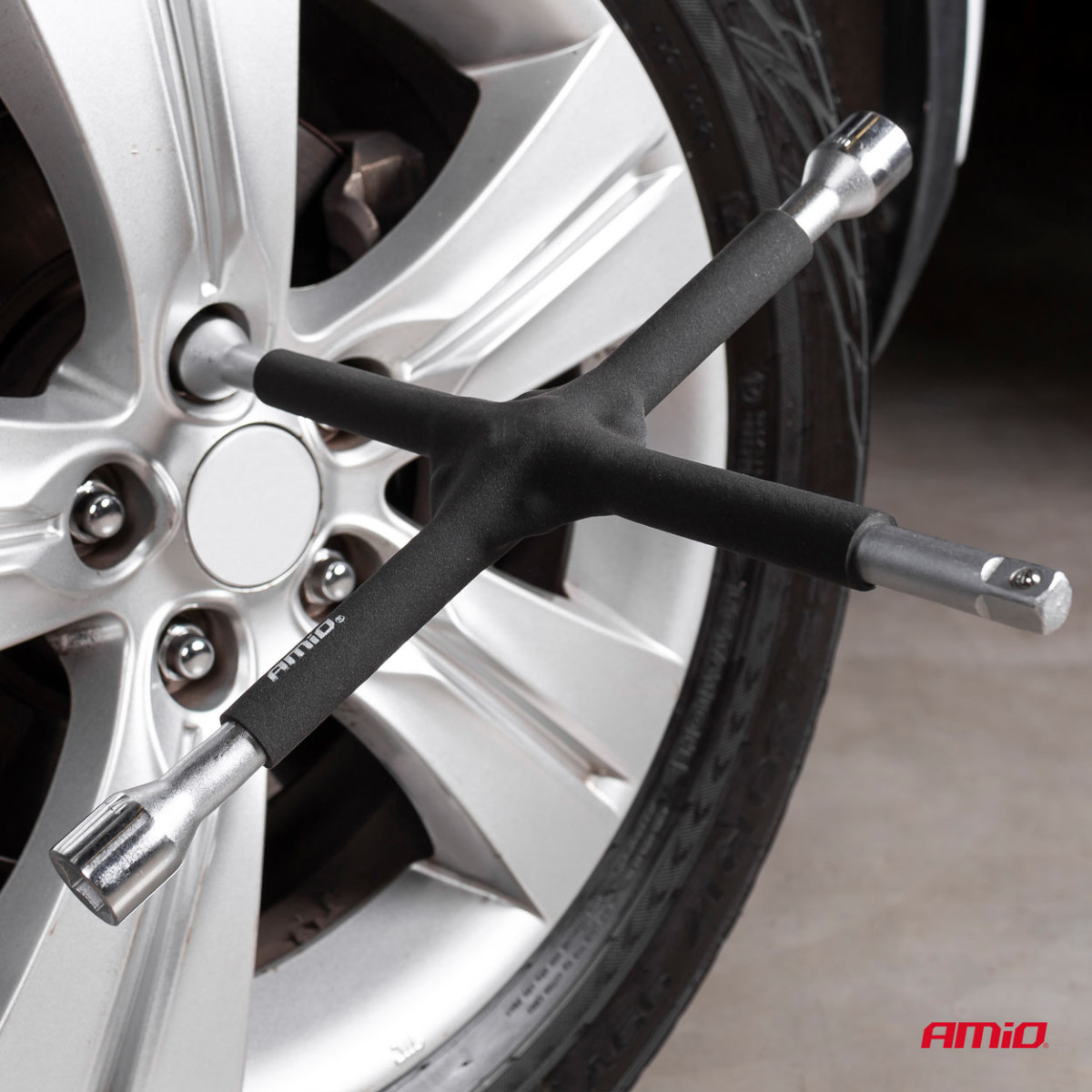 Ristimäinen pyöränmutterinavain 17–19–21 mm, 1/2", kumipäällysteinen, AMIO-02402