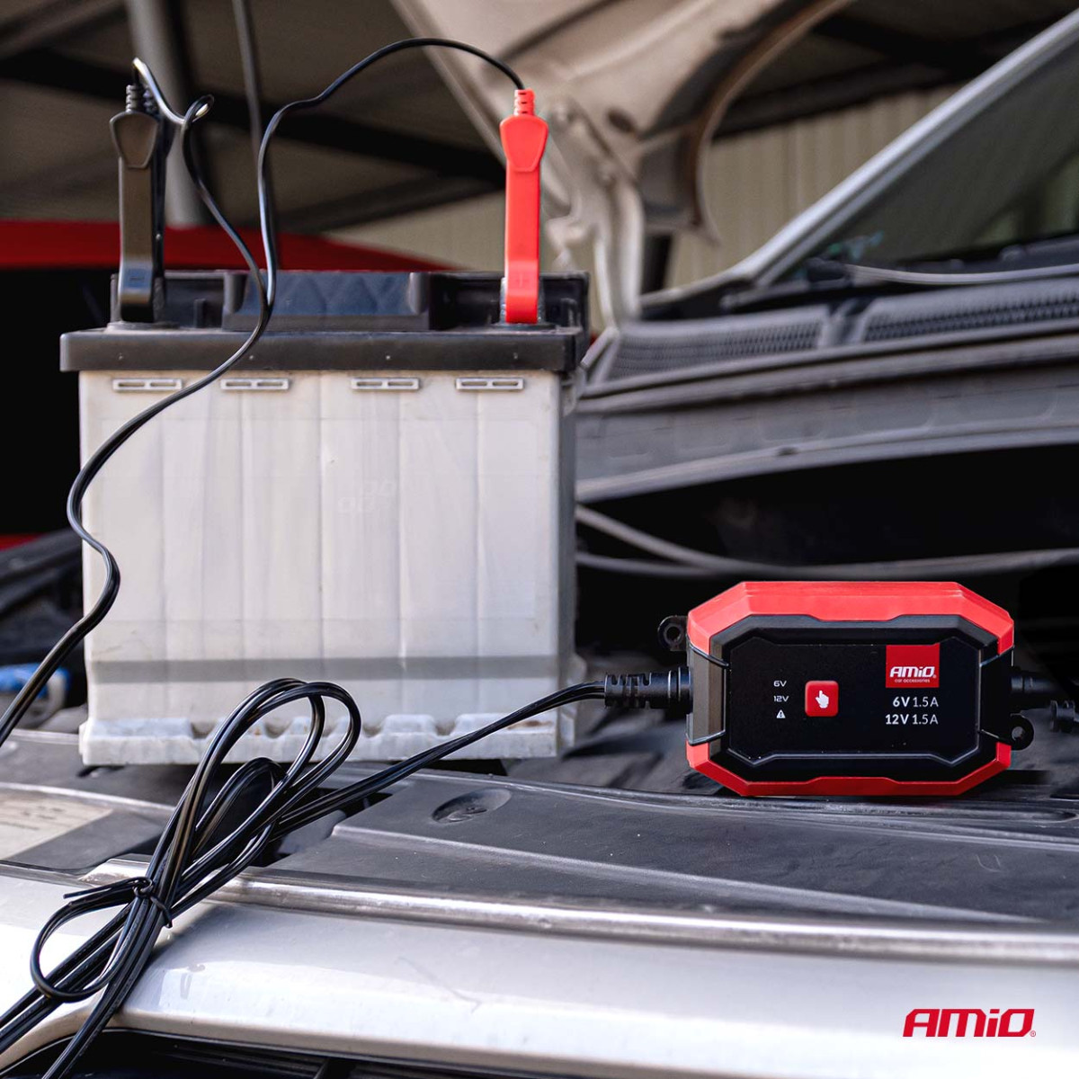 Digitaalinen akkulaturi AGM/GEL/STD/LiFePO4 1.5A 6/12V AMIO-04526