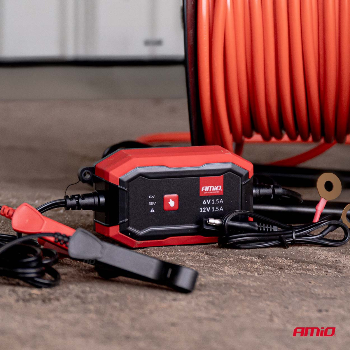 Digitaalinen akkulaturi AGM/GEL/STD/LiFePO4 1.5A 6/12V AMIO-04526