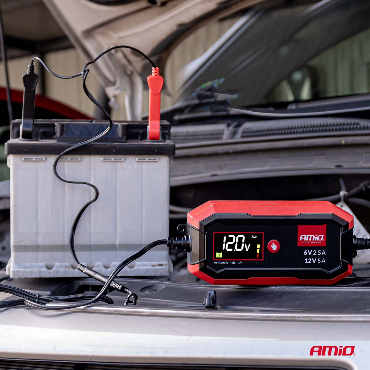 Digitaalinen akkulaturi AGM/GEEL/STD/LiFePO4 5A 6/12V PRO AMIO-04527