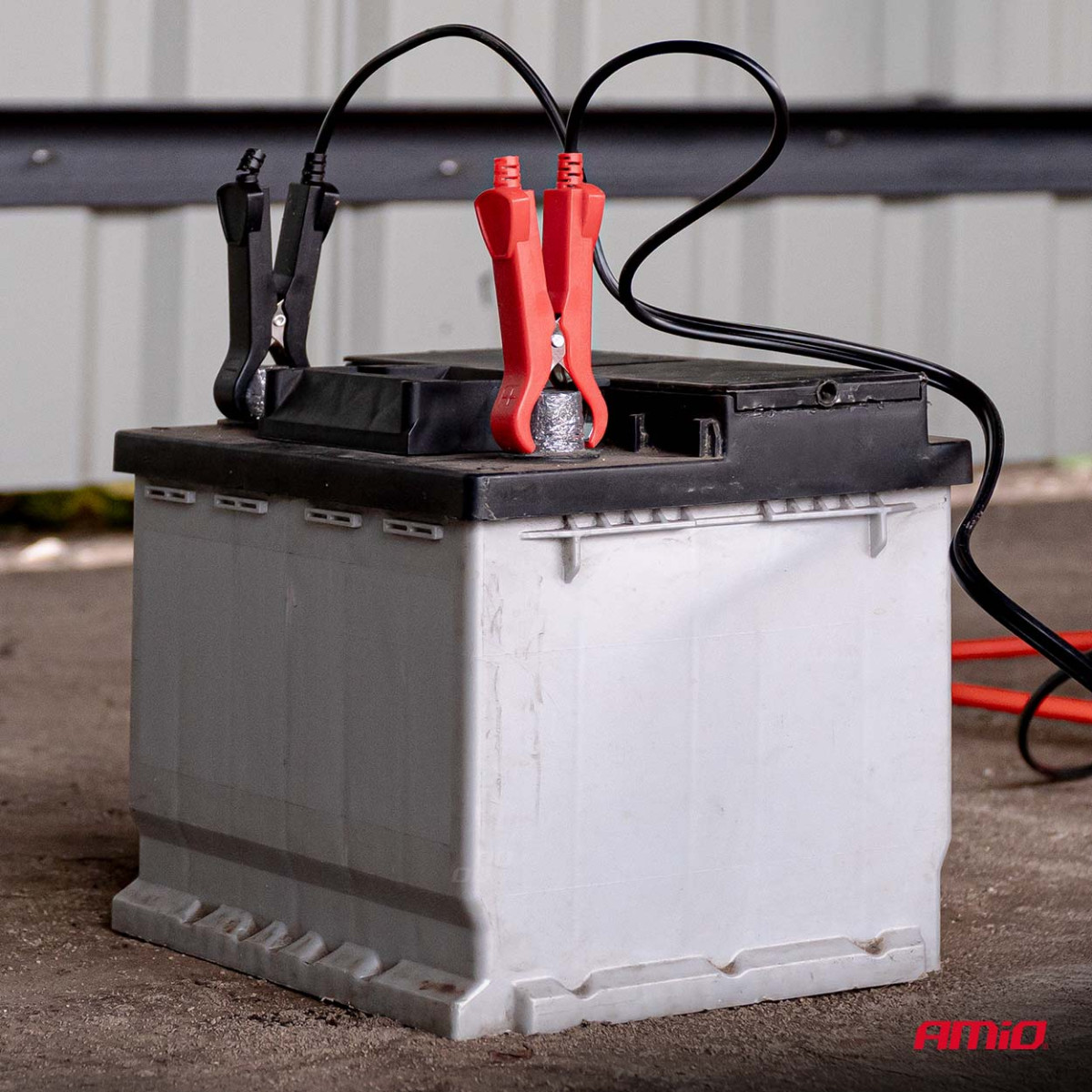 Digitaalinen akkulaturi AGM/GEEL/STD/LiFePO4 5A 6/12V PRO AMIO-04527