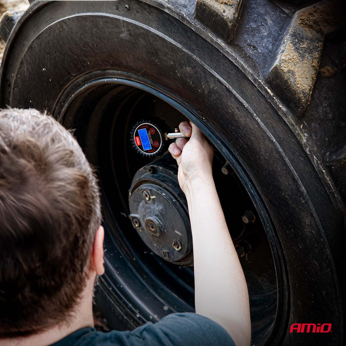 Digitaalinen painemittari pyörivällä päällä ja tyhjennysventtiilillä 17 bar AMIO-04464