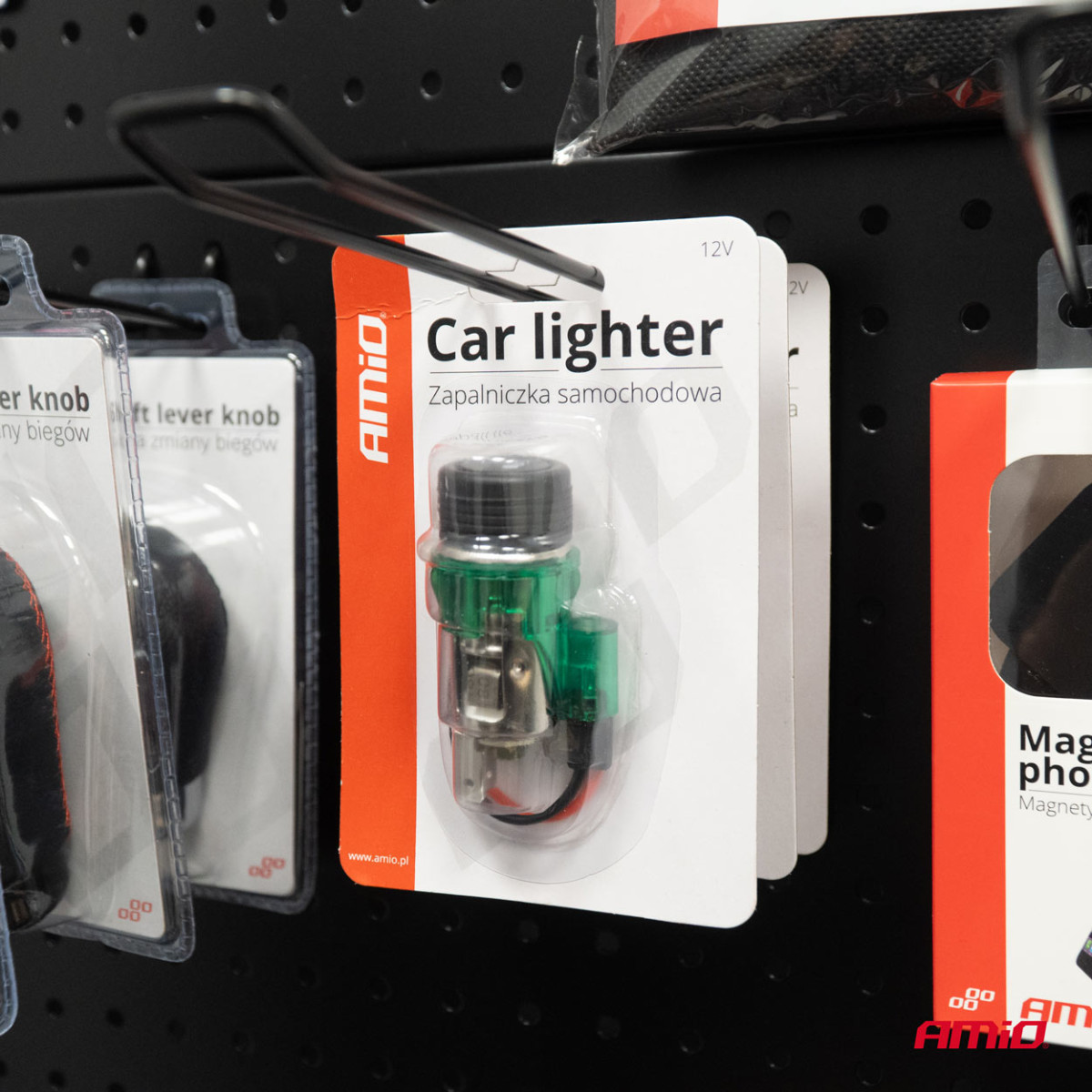 Tupakansytytinpistoke vihreällä LED-valaistuksella 12V CLI-03, AMIO-01260