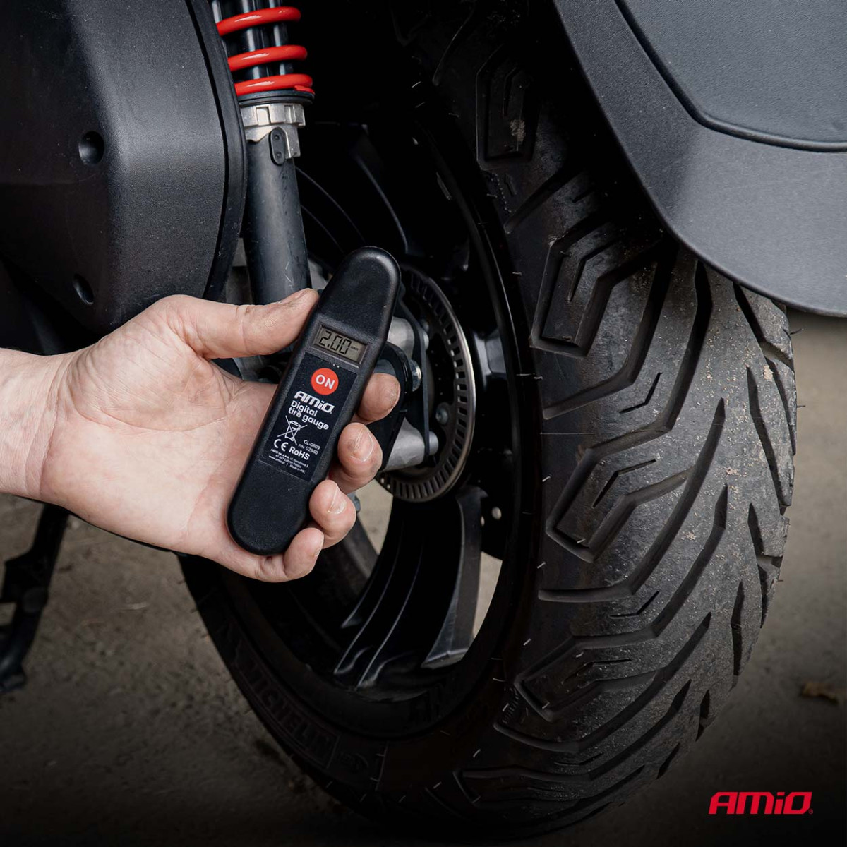 Digitaalinen painemittari 10 bar (3–150 PSI) AMIO-02940