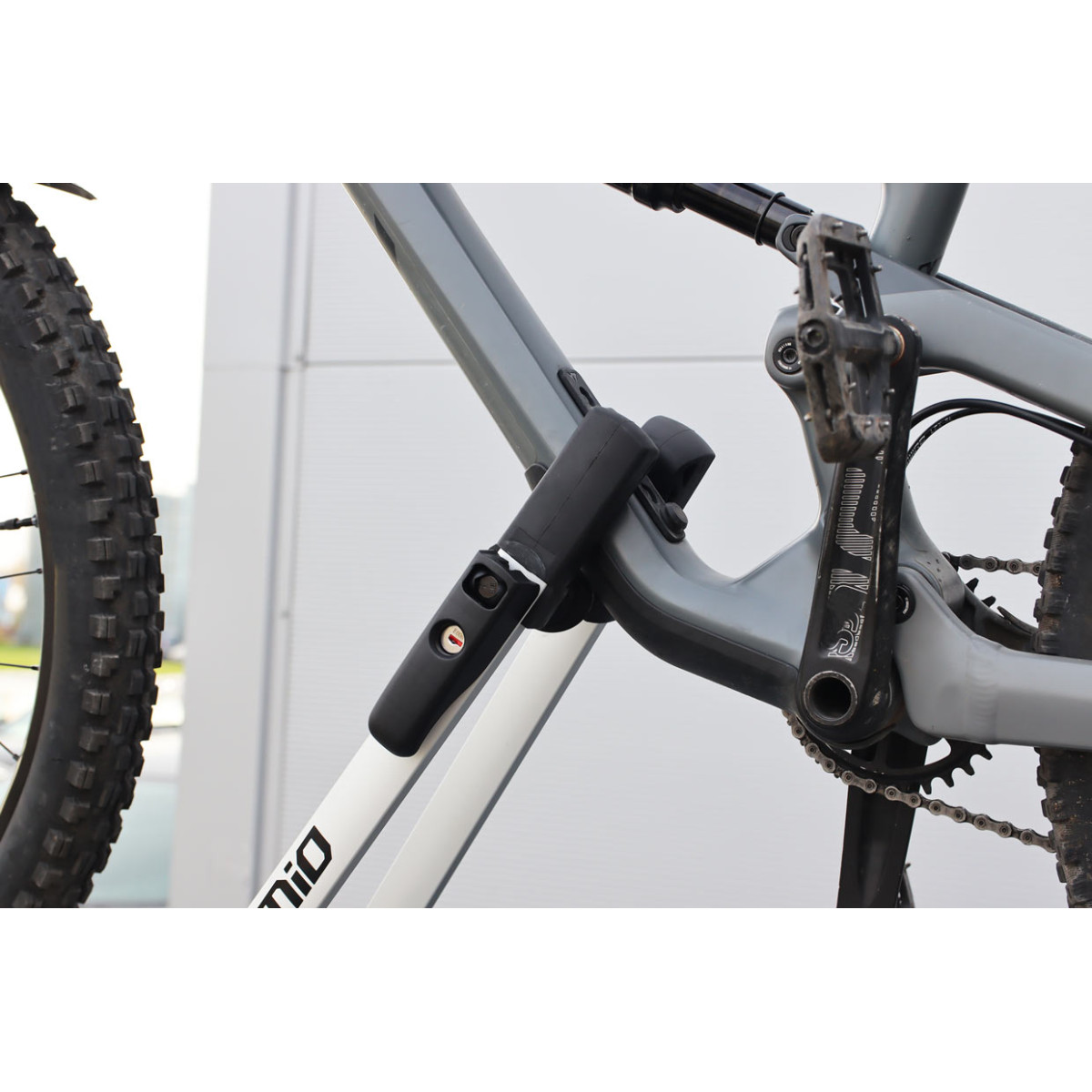 Auton katolle kiinnitettävä pyöräteline, alumiinia RBR-02 AMiO-02589