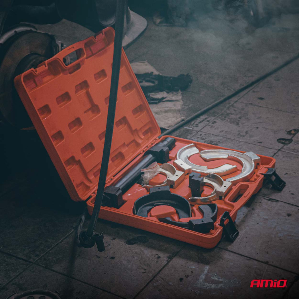 Iskunvaimentimen jousen puristus- ja haarukkamaisen ulosvetotyökalusarja AMIO-04764