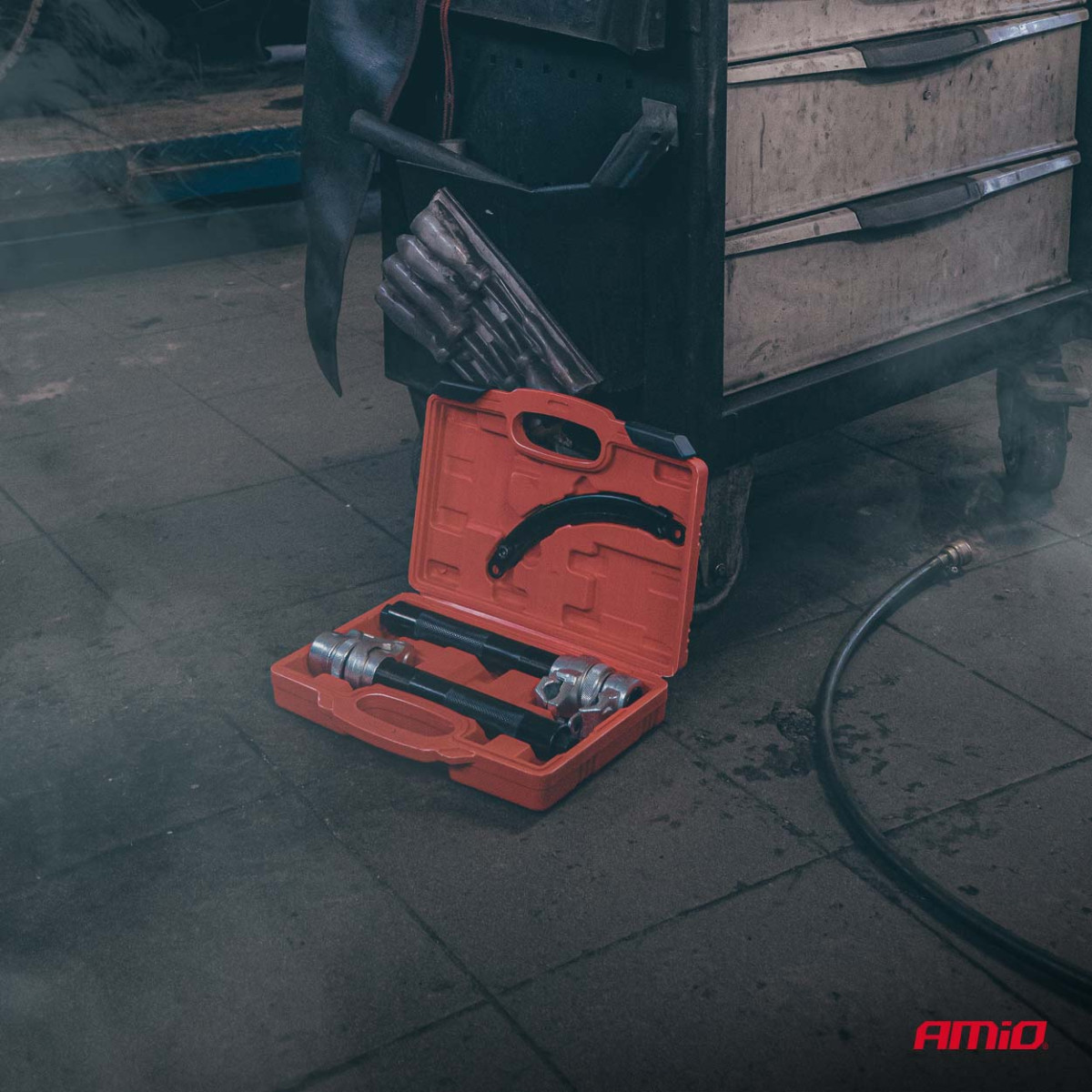 Jousituksen jousipuristinsarja turvakiinnikkeellä AMIO-04763