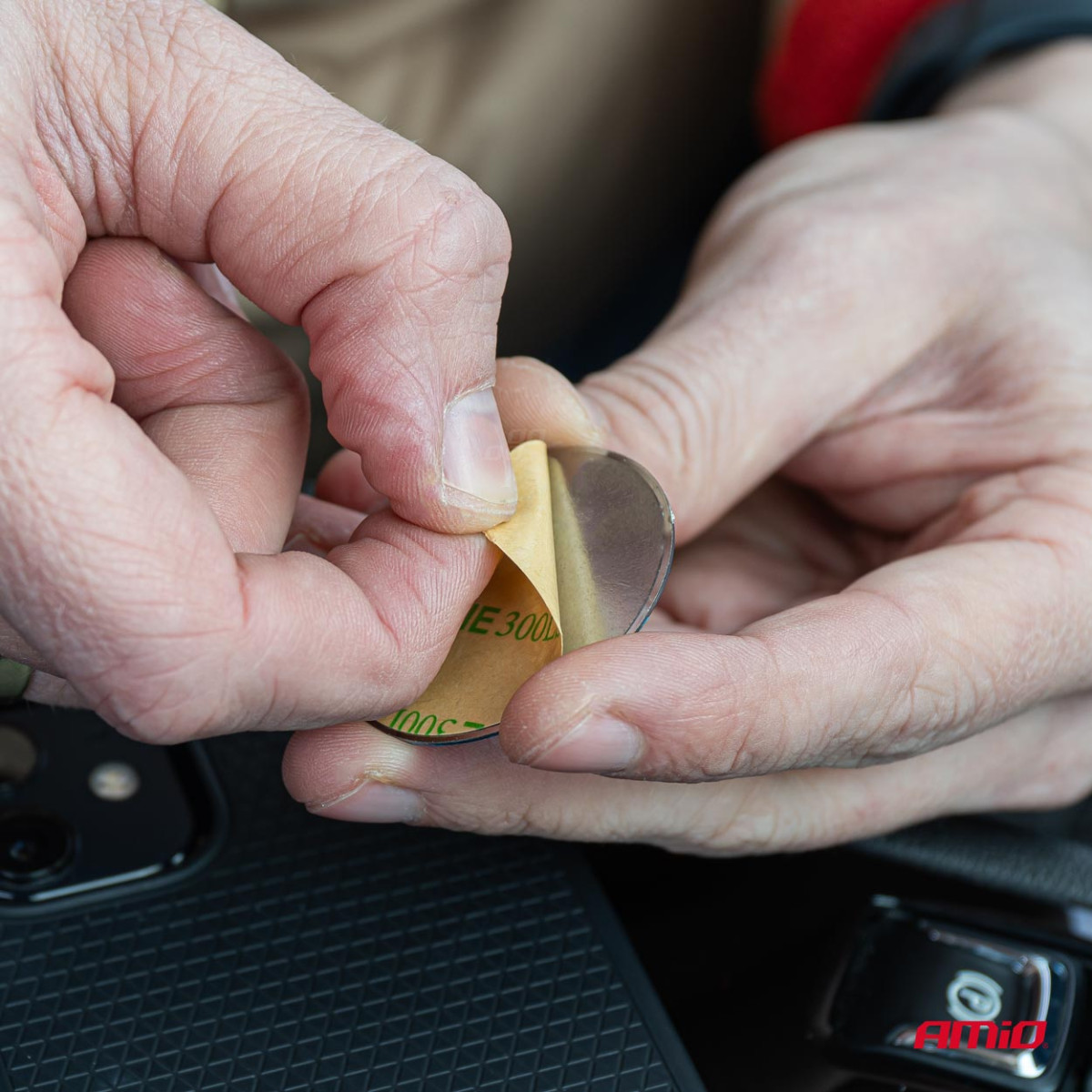 Puhelimen pidike imukupilla AMIO-03790