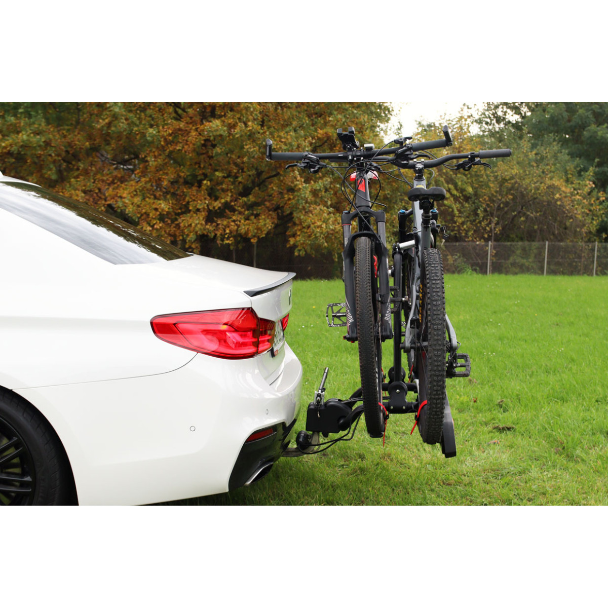 Auton pyöräteline koukulla, kahdelle pyörälle TBC-01/2