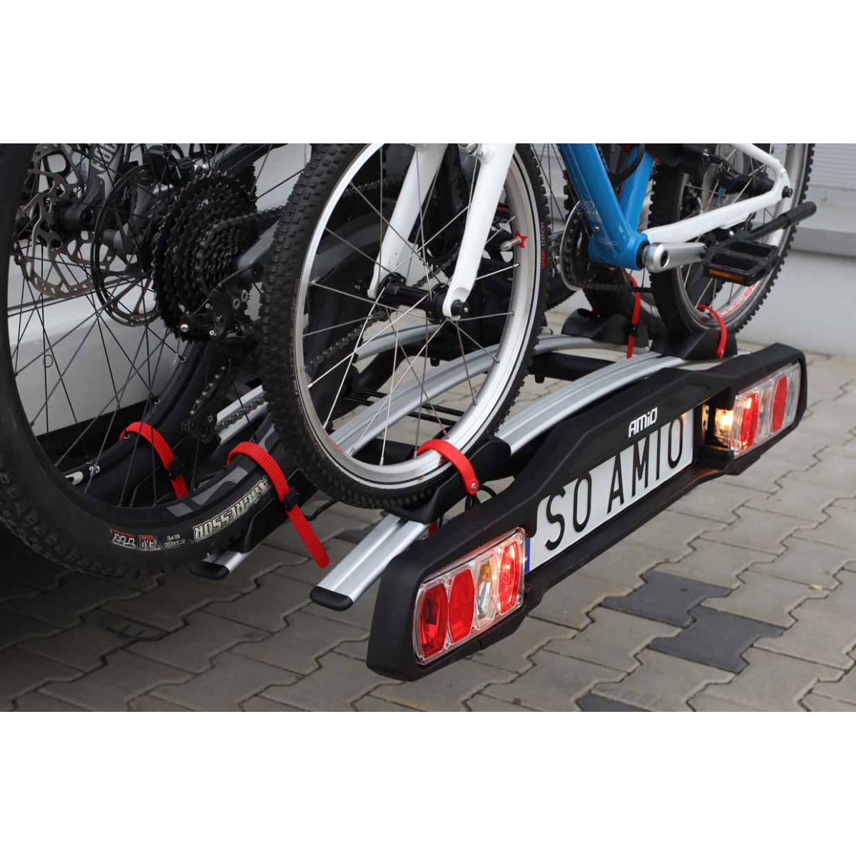 Auton pyöräteline koukulla, kolmelle pyörälle TBC-01/3