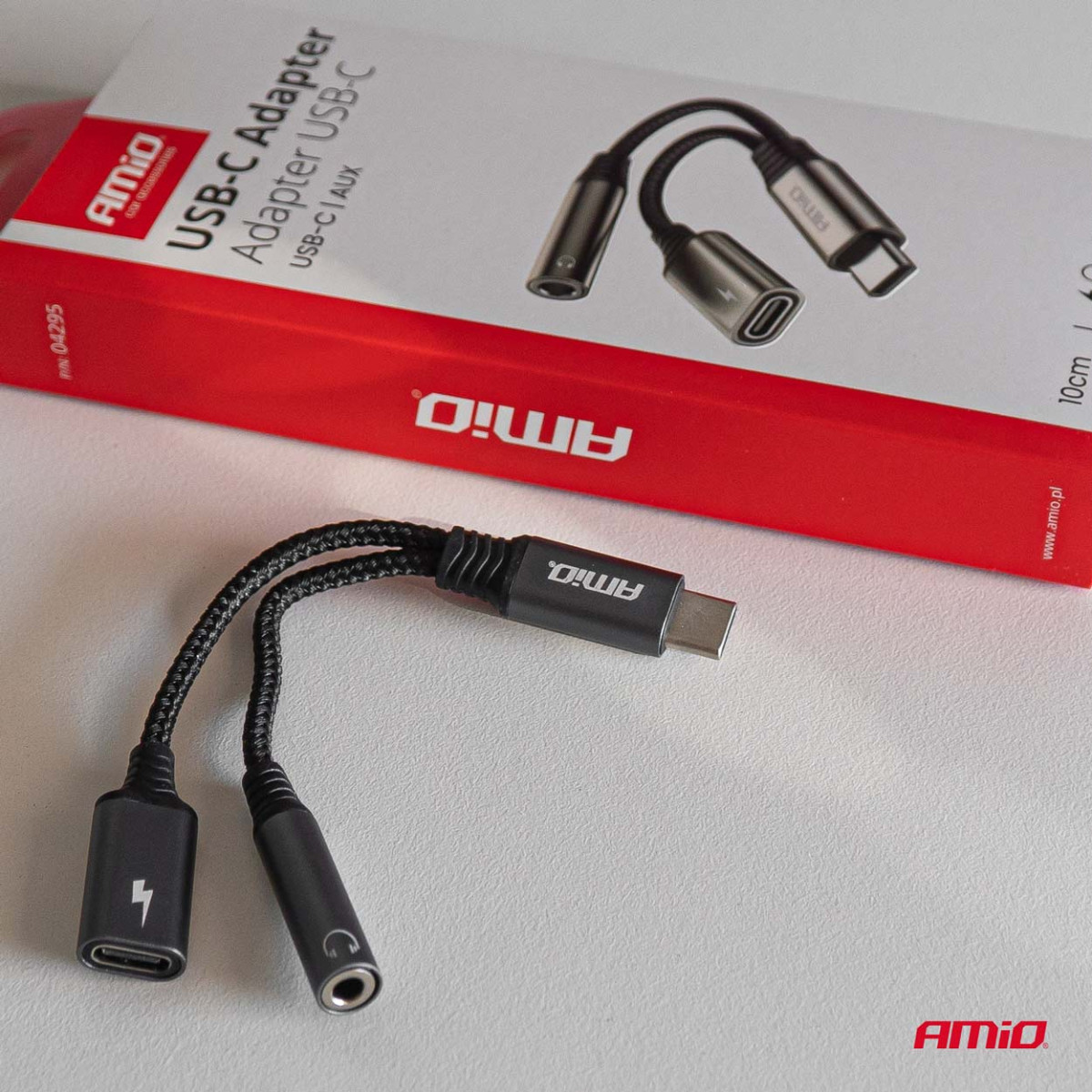 USB-C - USB-C + 3,5 mm:n minijakki (naaras) -sovitin 10 cm AMIO-04295