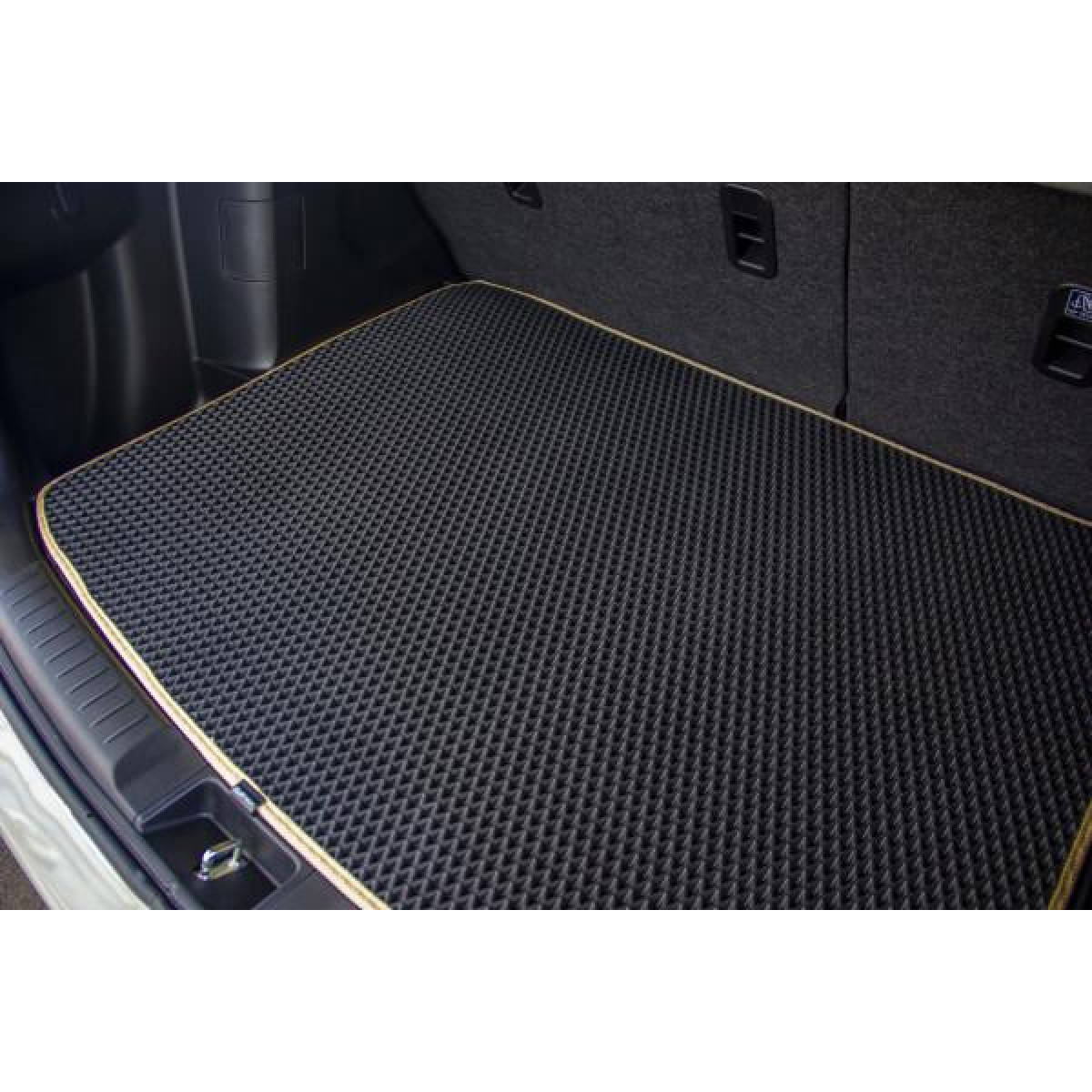 EVA runko matto Suzuki Vitara Hybrid vuodesta 2020