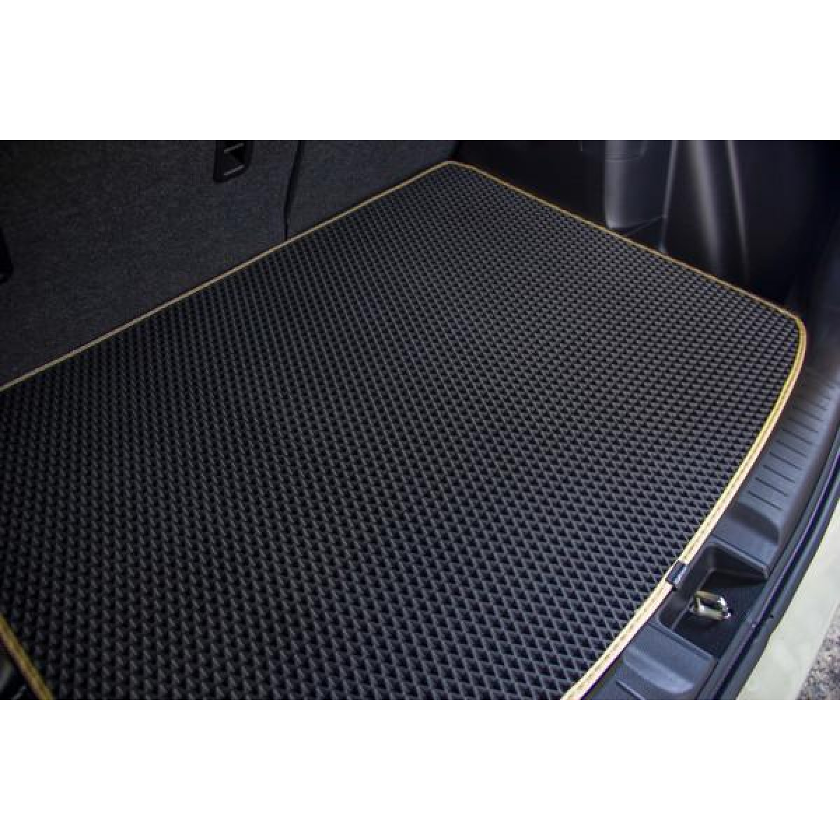 EVA runko matto Suzuki Vitara Hybrid vuodesta 2020